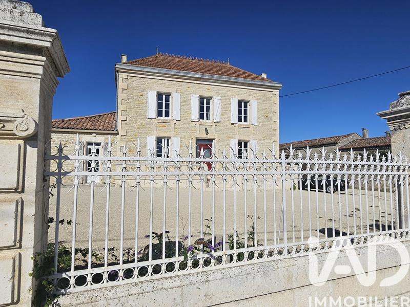 Maison - 350 m² - 12 pièces