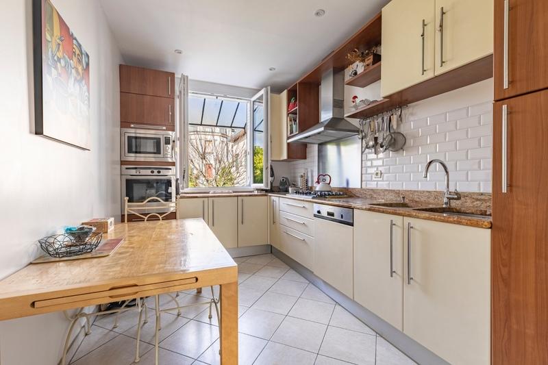 Maison - 201 m² - 7 pièces