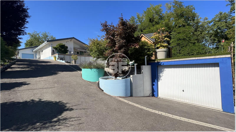 Maison - 240 m² - 5 pièces