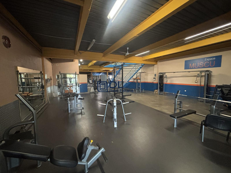 Entrepôt - 1 200 m²