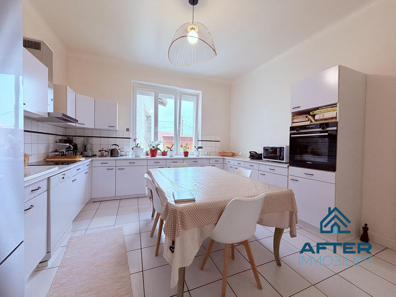 Maison - 220 m² - 7 pièces