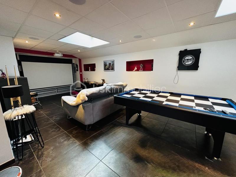 Maison - 220 m² - 6 pièces