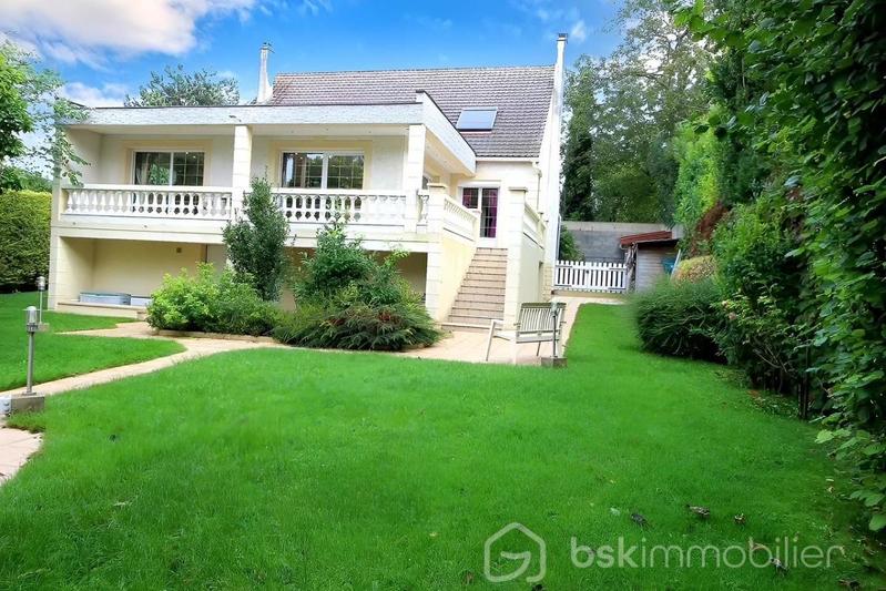 Demeure - 172 m² - 9 pièces