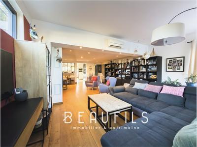 Villa - 215 m² - 10 pièces