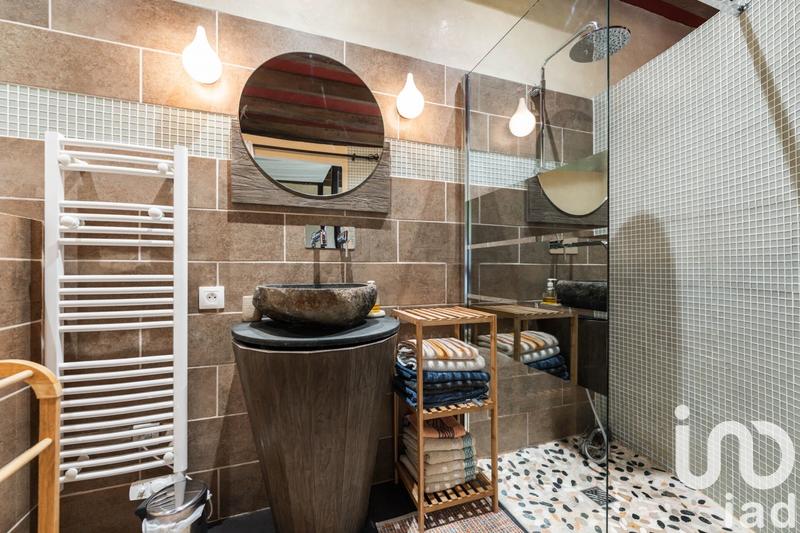 Maison - 285 m² - 9 pièces