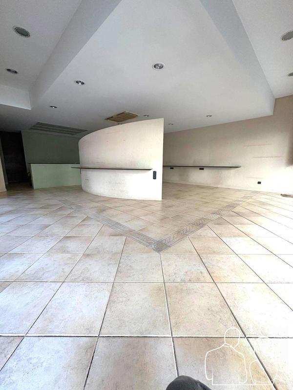 Local commercial - 90 m² - 3 pièces