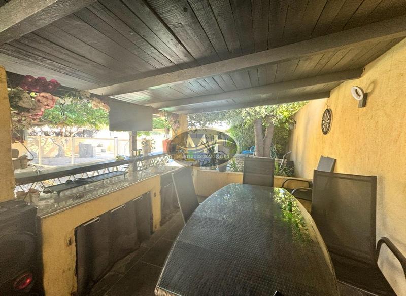 Maison - 99 m² - 5 pièces