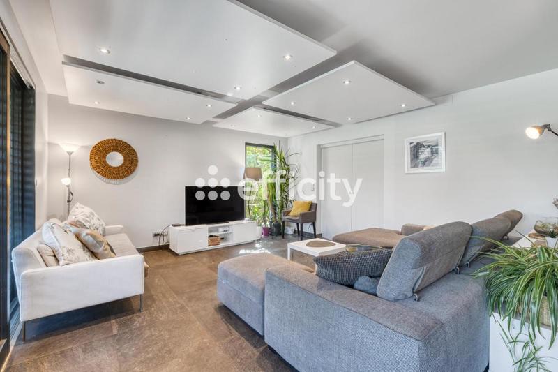 Maison - 197 m² - 6 pièces