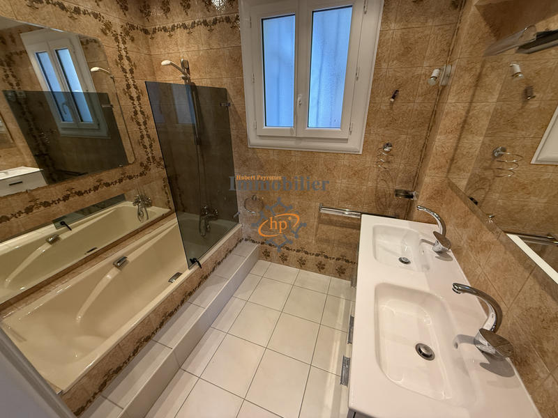 Maison - 185 m² - 7 pièces
