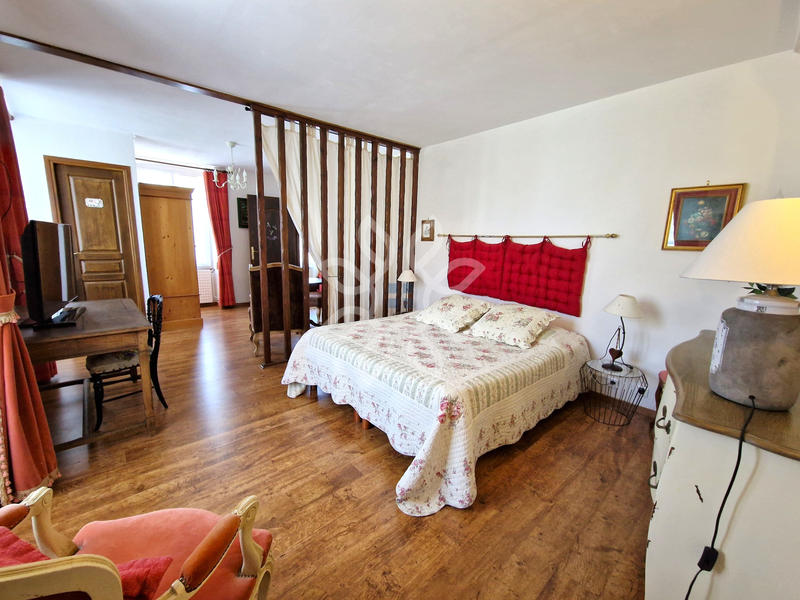 Maison - 285 m² - 6 pièces