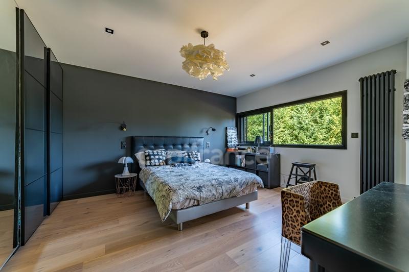 Maison - 400 m² - 12 pièces