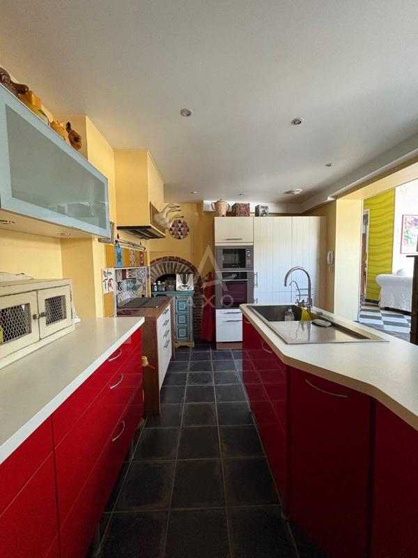 Maison - 263 m² - 10 pièces