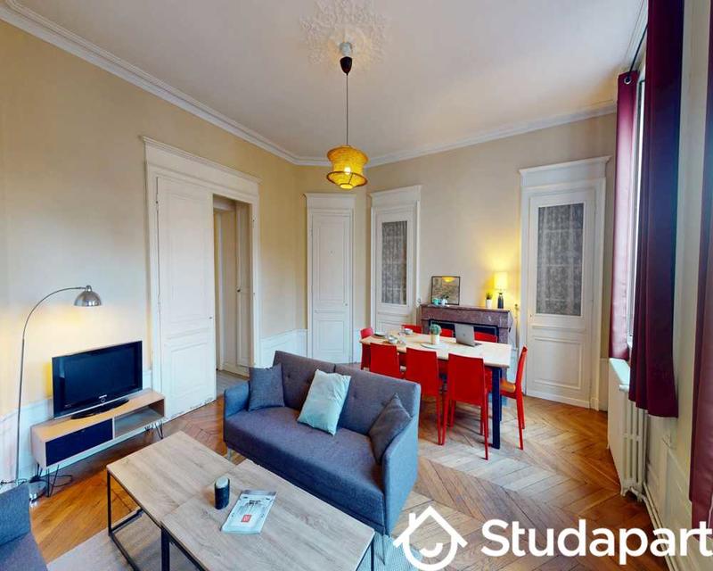 Chambre - 240 m² - 1 pièce