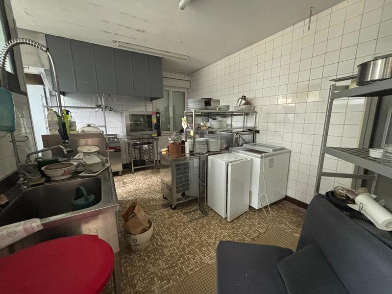 Local commercial - 163 m² - 8 pièces
