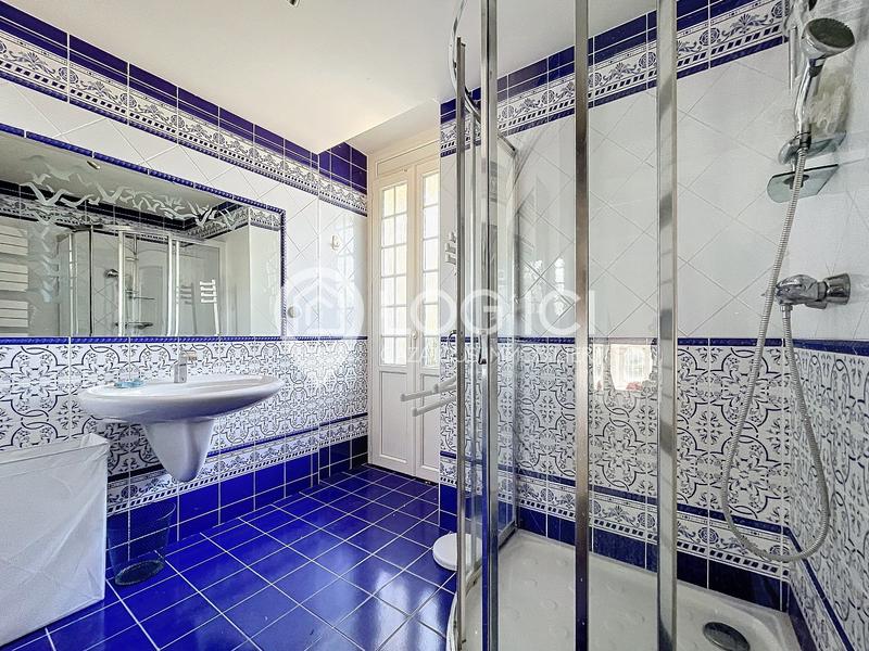 Maison - 244 m² - 7 pièces