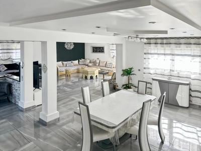 Maison - 210 m² - 7 pièces