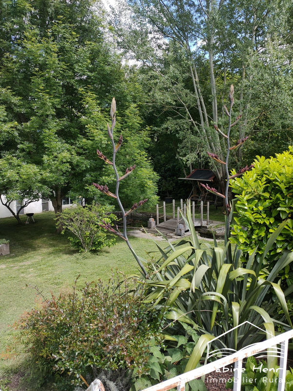 Maison - 750 m² - 22 pièces