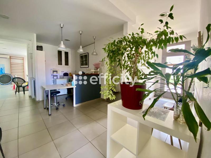 Maison - 211 m² - 6 pièces