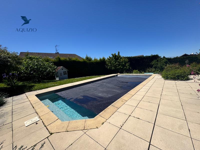 Villa - 261 m² - 8 pièces