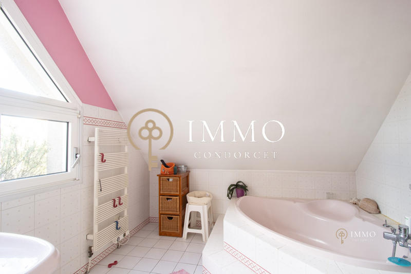 Maison - 280 m² - 7 pièces