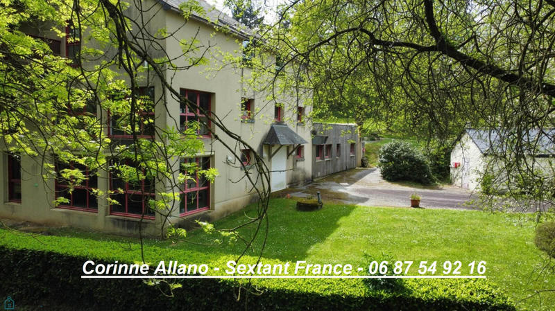 Maison - 1 528 m² - 40 pièces