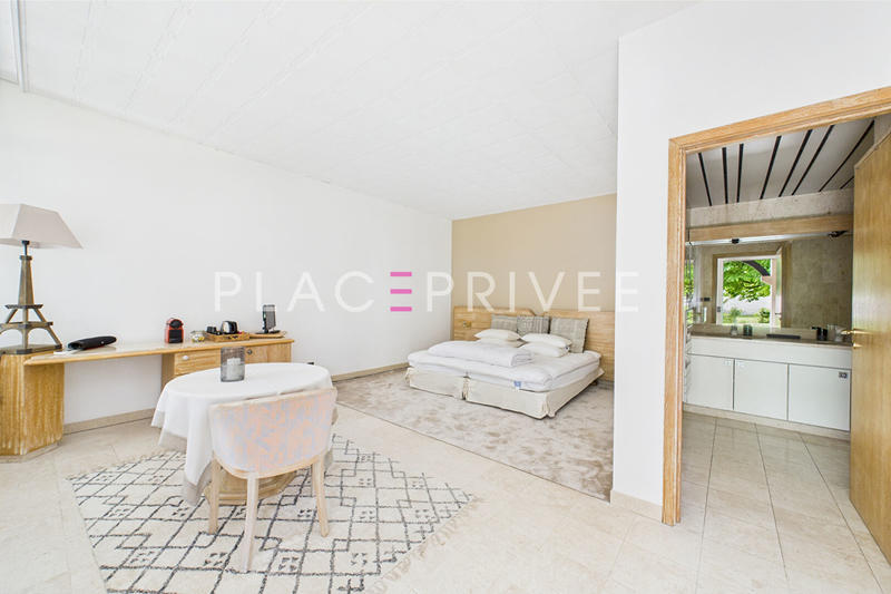 Maison - 540 m² - 13 pièces