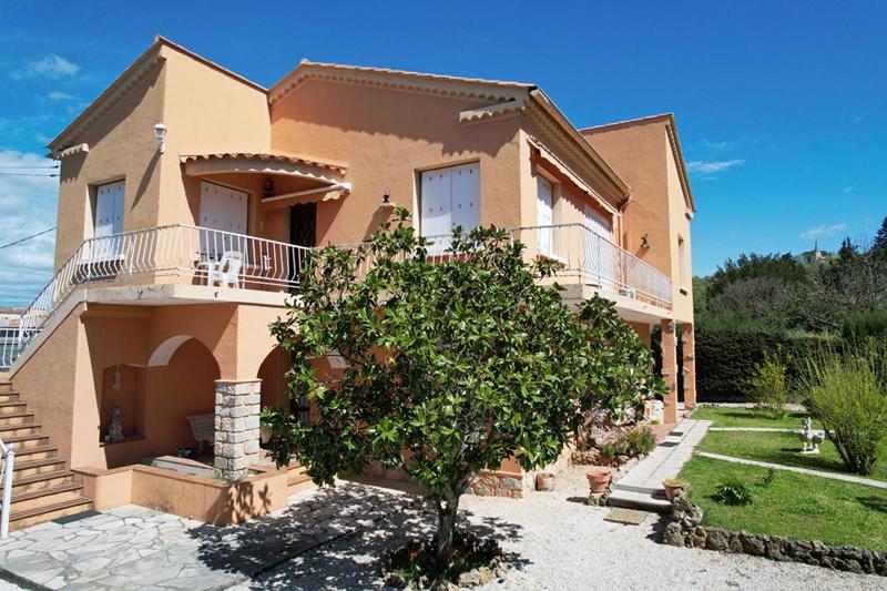 Maison - 216 m² - 8 pièces