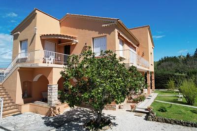 Maison - 216 m² - 8 pièces