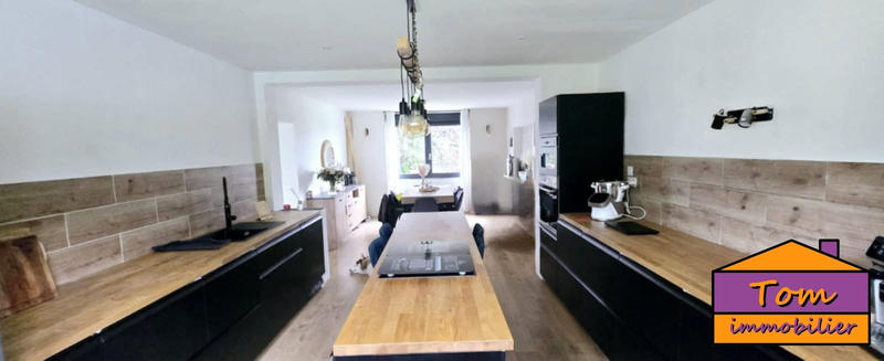 Maison - 200 m² - 8 pièces