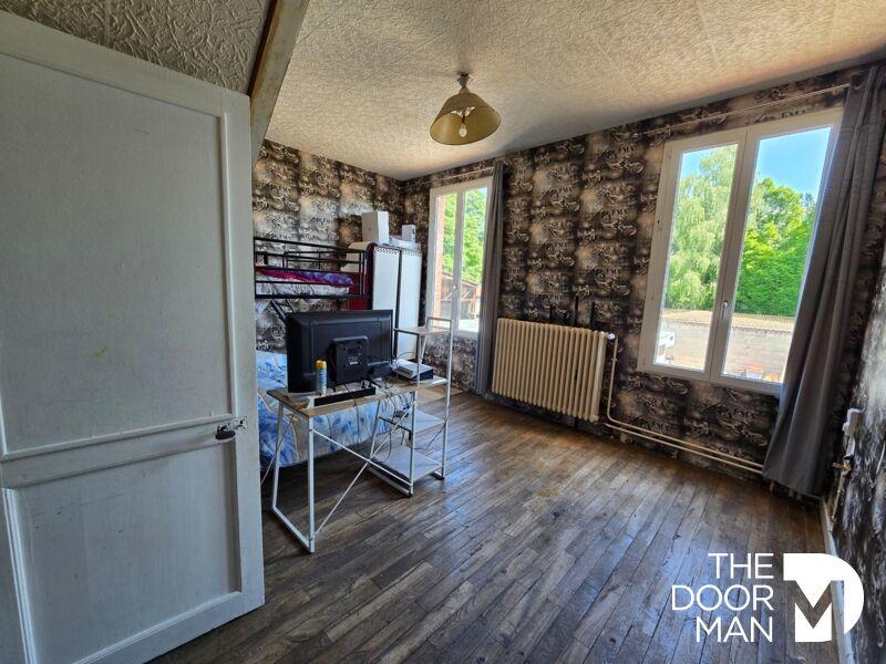 Maison - 270 m² - 9 pièces