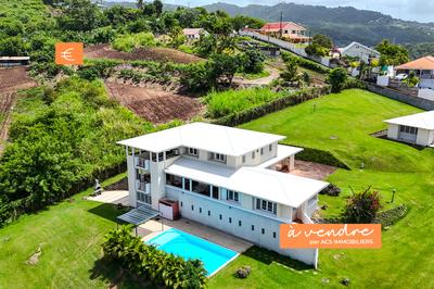 Maison - 321 m² - 8 pièces