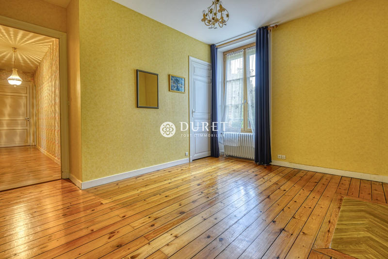 Maison - 214 m² - 10 pièces