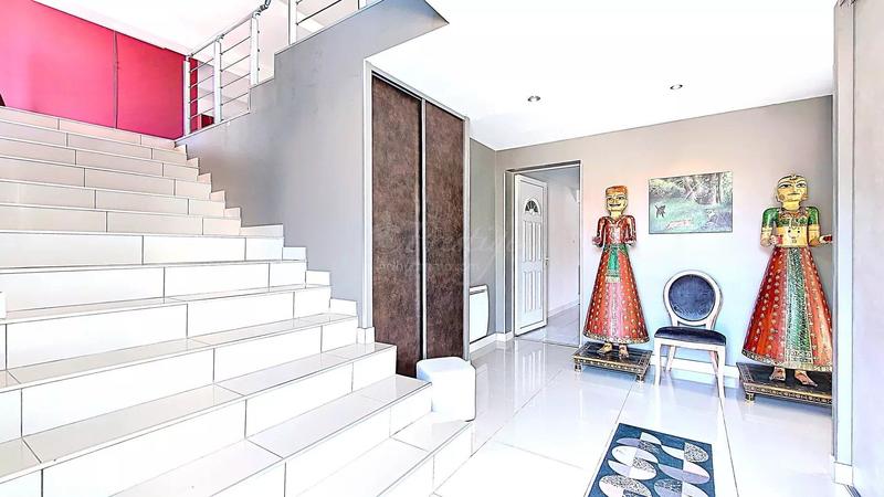 Maison - 209 m² - 7 pièces