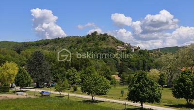Maison traditionnelle - 187 m² - 7 pièces