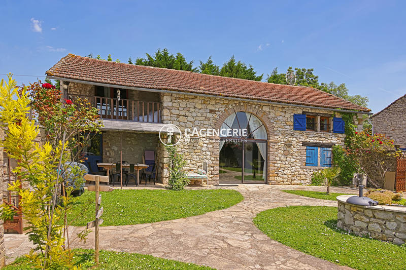 Maison ancienne - 569 m² - 15 pièces