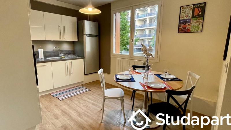 Chambre - 9 m² - 1 pièce