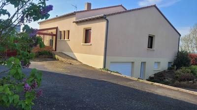 Maison - 176 m² - 9 pièces