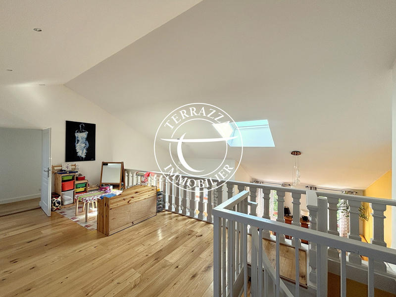 Duplex - 199 m² - 9 pièces