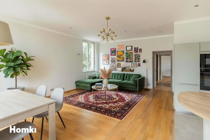 Studio - 150 m² - 5 pièces