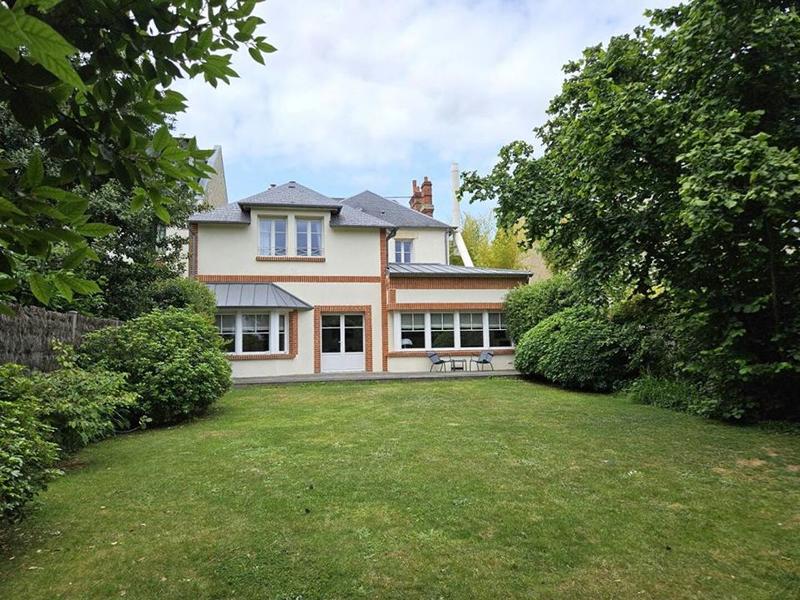 Maison - 170 m² - 9 pièces