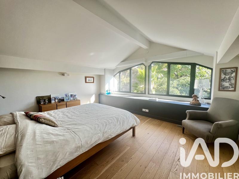 Maison - 225 m² - 7 pièces