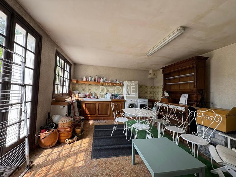 Maison - 250 m² - 8 pièces