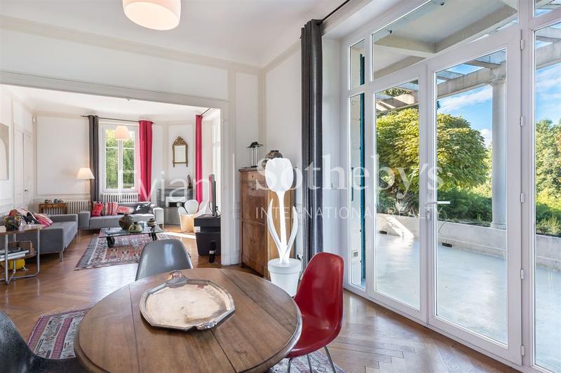 Maison - 400 m² - 13 pièces