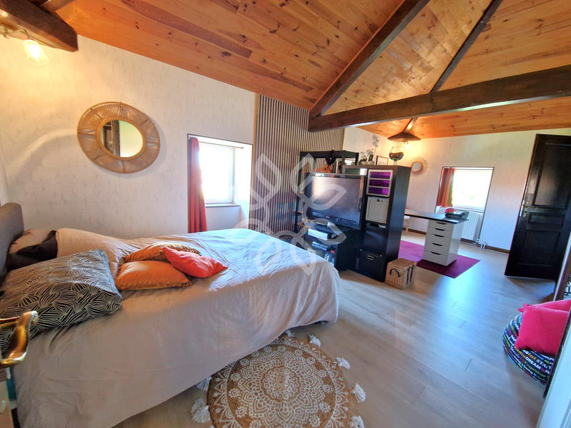 Maison - 285 m² - 6 pièces