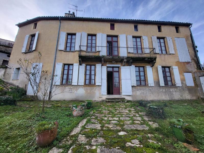 Maison - 450 m² - 12 pièces