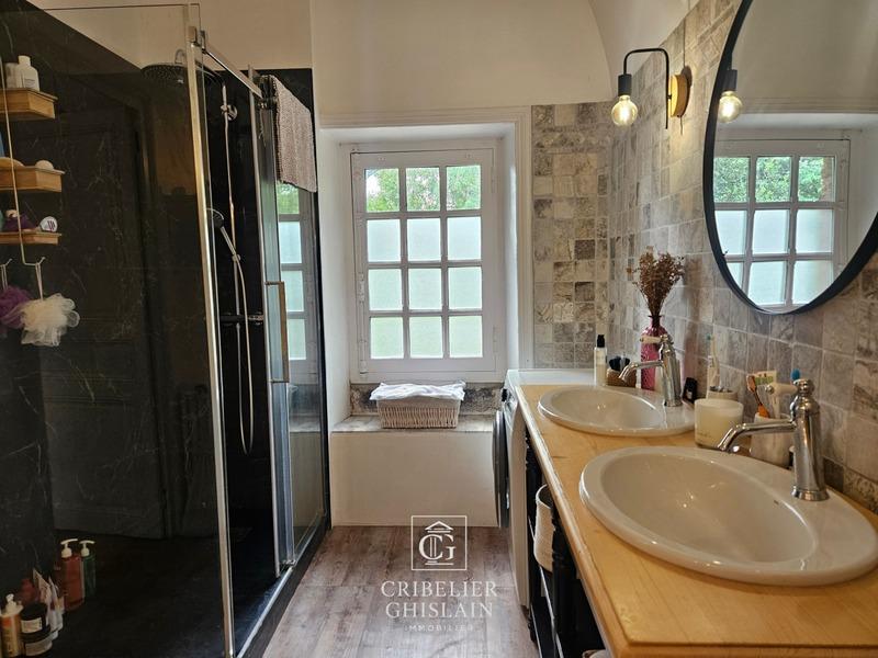 Demeure - 190 m² - 6 pièces