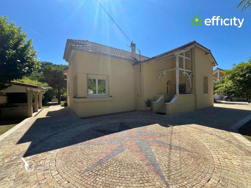 Maison - 275 m² - 7 pièces