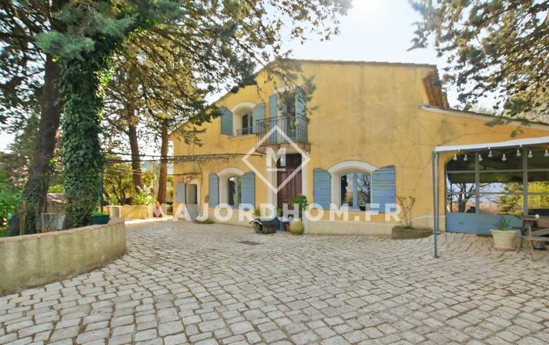 Maison - 211 m² - 6 pièces