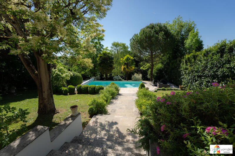 Villa - 204 m² - 8 pièces