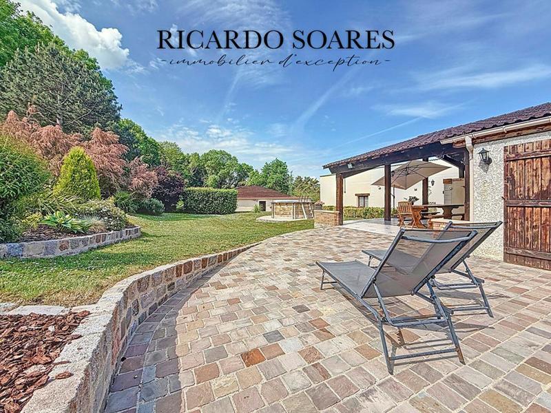 Maison - 218 m² - 8 pièces